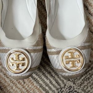 Tory Burch Caroline cream & tan flat in women’s 8.5.